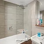 Spectacular Balcony View In Cit… - 19611 Manchester