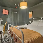 Guestready - Rose And Monkey