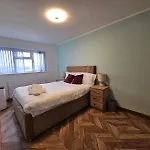 Near Old Trafford Modern 4br House For 7 Guests Prázdninový dům Manchester