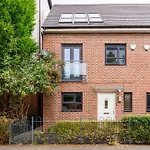 Luxury 4 Bed Home, Garden, Parking, 3 Baths Manchester