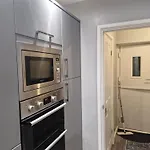 Sleeps 5 - Free Parking Wifi Near Airport & * Manchester