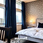 Modern Centre Stunning 18th Floor View *
