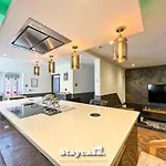 5br W Jacuzzi Parking Gar… Casa de Férias