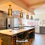 5br W Jacuzzi Parking Gar… * Manchester