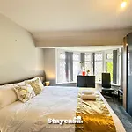 5br Jacuzzi, Garden & Parking