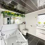 5br Jacuzzi, Garden & Parking *