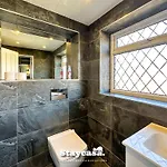 Hébergement de vacances 5br Jacuzzi, Garden & Parking