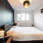 Hébergement de vacances Family-friendly 4-bedroom House In Moston With Parking And Garden Manchester