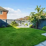 Hébergement de vacances Family-friendly 4-bedroom House In Moston With Parking And Garden *