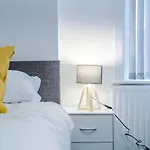 Fun & Spacious 3bed L Pool Table & Pingpong Table Prázdninový dům Manchester