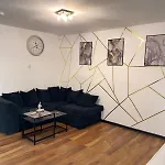2br House With Free Parking & Garden - Sleeps 4 - Near Centre & Old Trafford מנצ'סטר