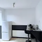2br House With Free Parking & Garden - Sleeps 4 - Near Centre & Old Trafford בית נופש *