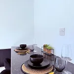 2br House With Free Parking & Garden - Sleeps 4 - Near Centre & Old Trafford