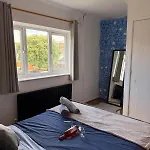 2br House With Free Parking & Garden - Sleeps 4 - Near Centre & Old Trafford
