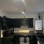 2Br House With Free Parking & Garden - Sleeps 4 - Near City Centre & Old Trafford Dom wakacyjny