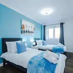 Prázdninový dům New Spacious House, Pool Table, Driveway Parking And Ps4 Manchester