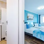Prázdninový dům New Spacious House, Pool Table, Driveway Parking And Ps4 Manchester