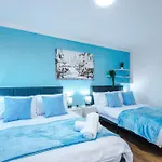 New Spacious House, Pool Table, Driveway Parking And Ps4 * Manchester