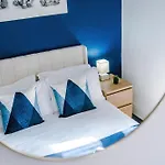 Hébergement de vacances New Large 4 Bedroom House, Sleeps 9, Games Room, Free Parking, Ps4 *