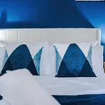 New Large 4 Bedroom House, Sleeps 9, Games Room, Free Parking, Ps4 Hébergement de vacances *