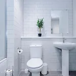 New, Luxe 2br, Manchester, Pool Table, Parking, Balcony, Ps4