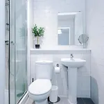 New, Luxe 2br, Manchester, Pool Table, Parking, Balcony, Ps4 * Μάντσεστερ