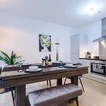 New, Luxe 2br, Manchester, Pool Table, Parking, Balcony, Ps4 * Μάντσεστερ