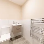 Spacious & Contemporary 2 Bed * Manchester