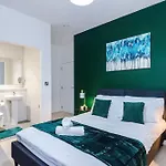 New, Luxe 2br, Manchester, Pool Table, Parking, Balcony, Ps4 * Μάντσεστερ