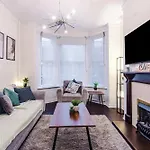 Oldtrafford - Sleeps 6 - Free Parking - Free Wifi Manchester