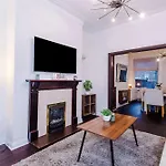 Prázdninový dům Oldtrafford - Sleeps 6 - Free Parking - Free Wifi