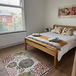 Stylish Didsbury House Nyaraló