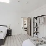 펜션 Spacious 5br House Near Centre *