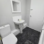 Lovely Large 3 Bedroom House * Manchester