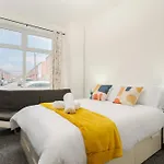 Spacious 4br Near Etihad - Free Parking - 5 Min Train Station *