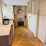 Contractors And Tourists Friendly In Salford Manchester