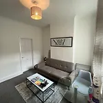 Cosy Double Bed To Salford Plab Samson Centre