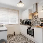 2br Cozy Retreat - Pool Table - Wifi - Sleeps 7 *