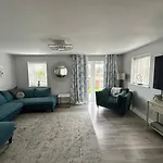 Spacious 4br House With Canal Views & Garden * Manchester
