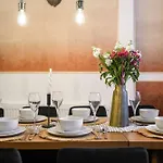 Tatil Evi Luxury 5 Bed 10 Min To Airport Sleeps 14
