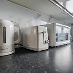 Spacious 4br Near Etihad - Free Parking - 5 Min Train Station Ferienhaus Manchester