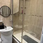 Stylish Private In Near Transport Links *