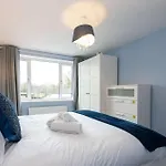 Stunning Family With Hot Tub In Worsley Ferienhaus Manchester