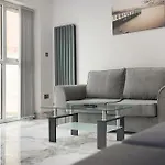 Stylish With Free Parking And Easy Access 펜션 맨체스터