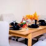 House - Sleeps 7 - Parking - 10min Drive To Centre Prázdninový dům Manchester