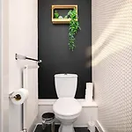 2 Bedroom House With 4 Beds, 3 Doubles & 1 Single - In Salford, 10 Mins Uber From Centre - Located In Salford Close To Old Trafford, United, Trafford Park, Salford Quays & More! With Garden & Parking - By Maevela * Manchester