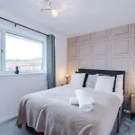 Modern 2-bed By 53 Degrees Near Etihad & Centre, With Free Parking!