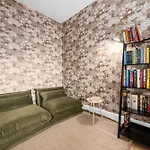 Luxury 5 Bed 10 Min To Airport Sleeps 14 *