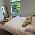 Stylish Didsbury House Nyaraló *