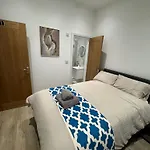 Vicvic Гостевой дом Манчестер